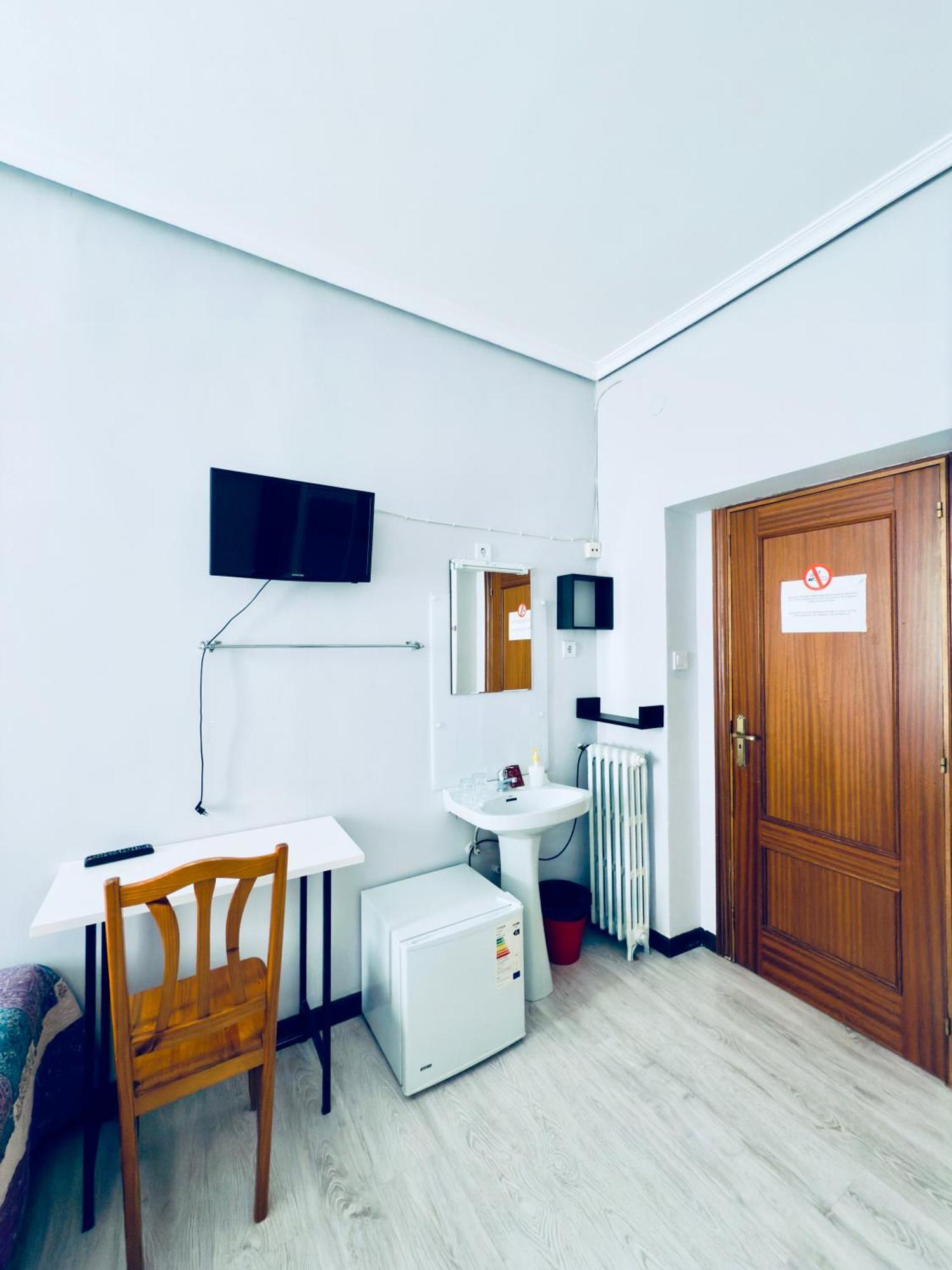 Hostal Conde De Alba Madrid Exteriér fotografie