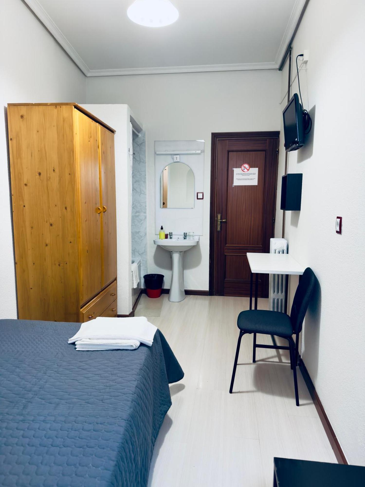 Hostal Conde De Alba Madrid Exteriér fotografie